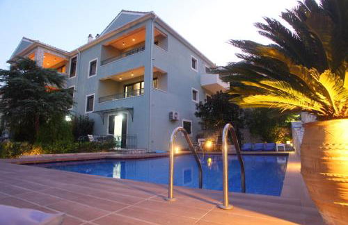 Pirofani Villa Apartments - Photo 40