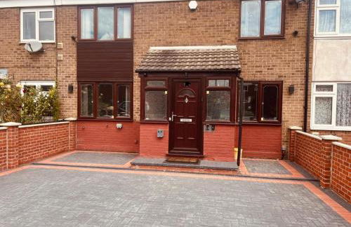 MODERN SUITES -5 Bedroom House- With FREE PARKING Birmingham city - Foto 78