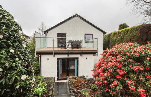 Striding Home - Photo 2