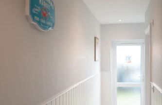 The Little Blue House by Sheppey Stays -Cosy 2BR Blue House - Near Docks with Parking - Foto 17