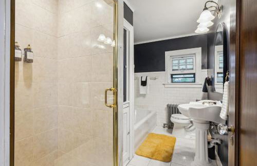 Steps to Edgewater - Sleeps 14 - Fun Game Room Retreat - Foto 45