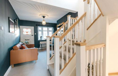 Quaint Georgian house with Parking & Huge Garden 10 mins walk from town - Photo 35