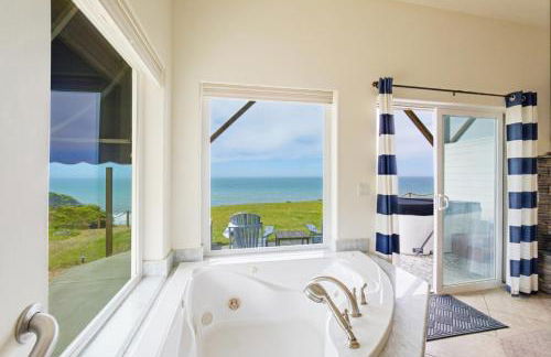 Seagull by OceanviewHotTubs Oceanfront Tesla chrging Shelter Cove - Foto 1