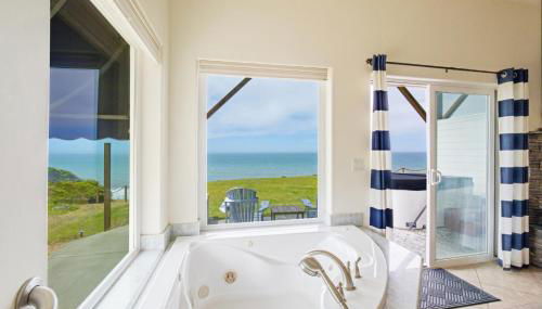 Seagull by OceanviewHotTubs Oceanfront Tesla chrging Shelter Cove - Foto 1