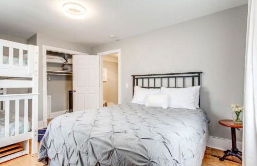 Brookwood Getaway Stock Tank Pool Outdoor Theater - Foto 25