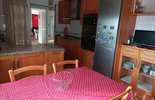 Chalet con gran jardin y piscina privada - Foto 9