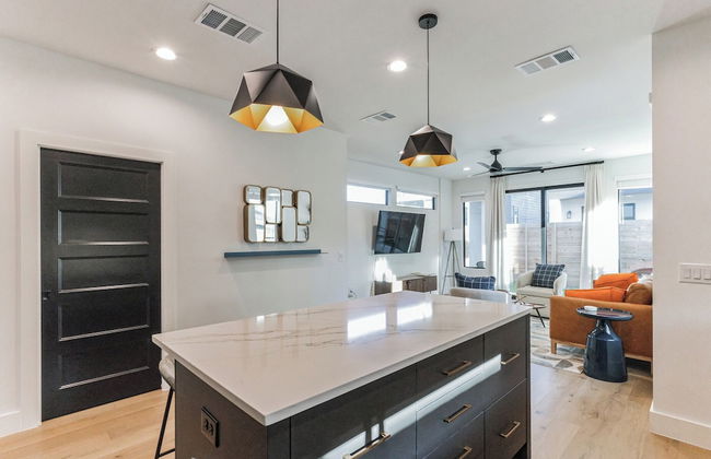 Chic Austin Getaway Brand New w/ Rooftop Patio! - Foto 10