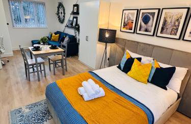 Luxury Self-Contained Studio Apartment near QE Hospital R1 - Photo 18