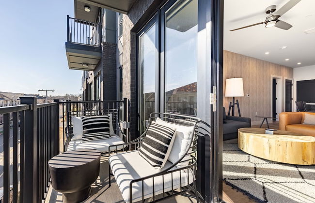 Prime Walkable Midtown Location Pool Gym Outlaw s Den by Avantstay - Foto 3