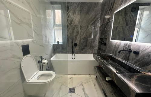 Luxurious & Elegant 6-Bed House - Foto 38