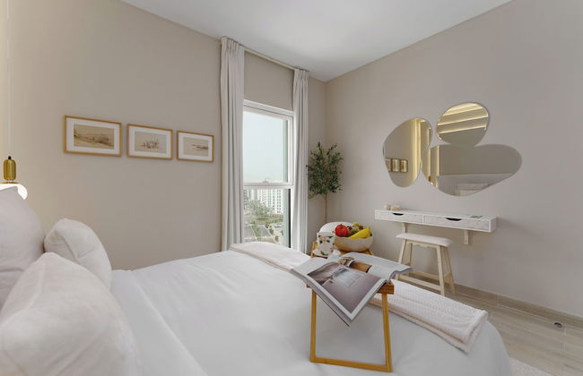 Maison Privee - Charming Retreat w/ Panoramic Views on Yas Island - Photo 2