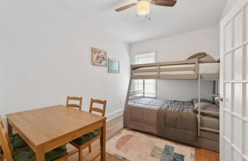 Charming 4-bedroom townhome in fabulous Washington with AC, WiFi - Foto 35