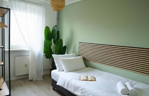 Gemütliches 3-Raum Apartment mit Boxspringbetten, vollausgestattet Küche, Balkon, WLAN, 40 Zoll HD-TV, Parkplätze - Foto 3