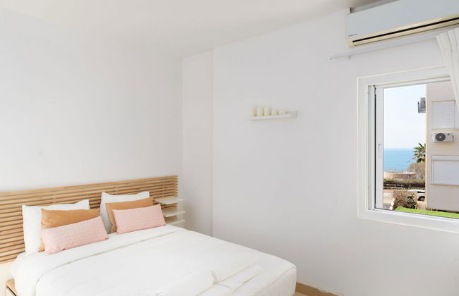 Bright and Fresh Family Home near Beach - Foto 2