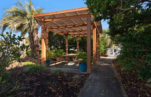 Steps to the Beach Pool Courts Family Fun - Foto 46