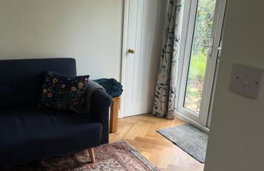 Tiny home in Grade 1 listed church garden - Photo 5