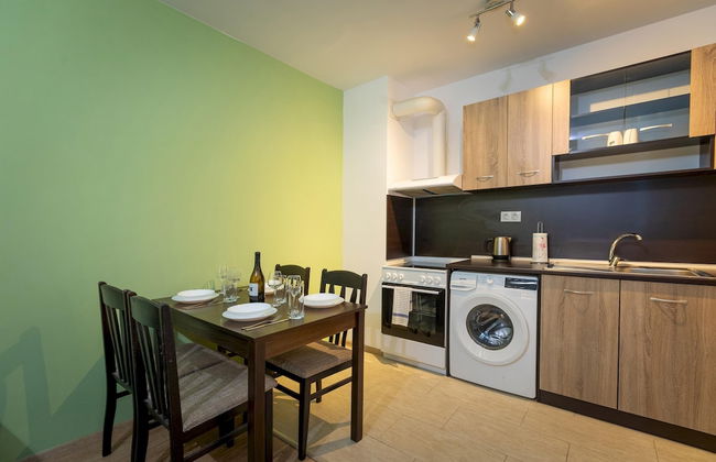 Modern and Bright Apartments Near Center - Foto 2