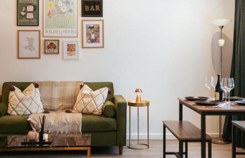 Central & Chic Flat-Sleeps 4-By FabAccommodation - Foto 17