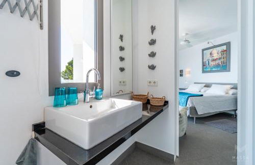 Can Ema, villa moderna con piscina frente al mar - Foto 45