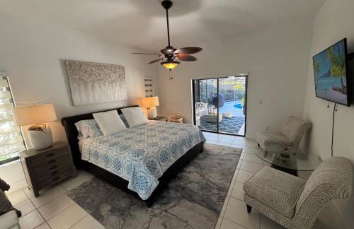 Three-Bedroom House - Best area-Heated Pool-Spa and Sauna Close to Beaches - Foto 32