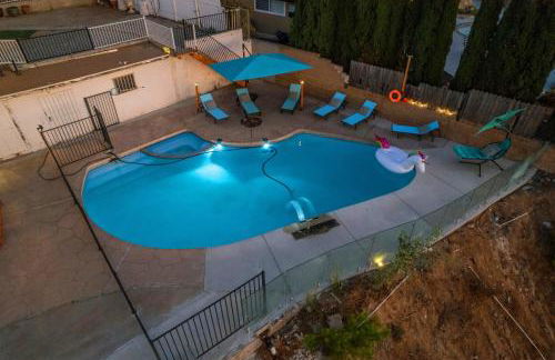 Entire Private Home with 4 Bedrooms 2 Bathrooms, Pool, View, 4 Parking, King Bed, Big Yard, Available Now - Foto 60