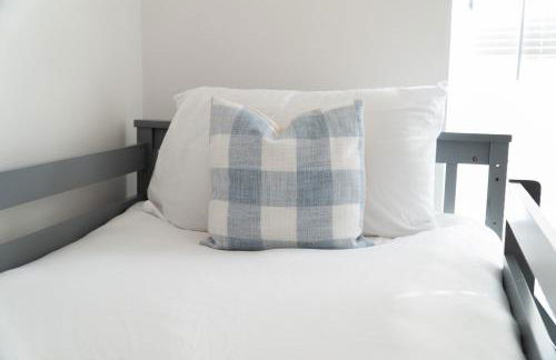 Home Near Etihad, Free Parking, Workplace & Garden - Foto 20