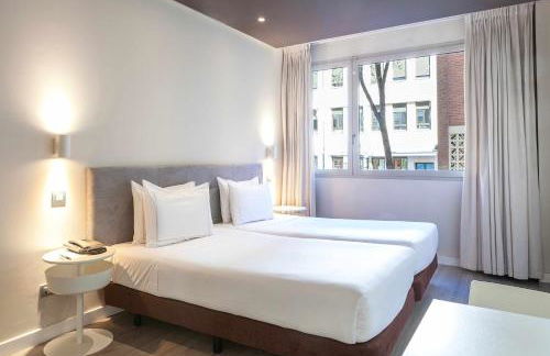 Suites Viena Plaza de España - Photo 10