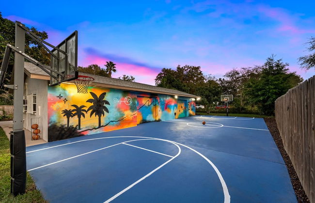 Luxury Retreat: Pool, Games, Basketball & More! - Foto 6