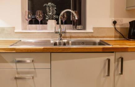2-Bed Wallington, Sleeps 6, Parking, Near LGW - Foto 10