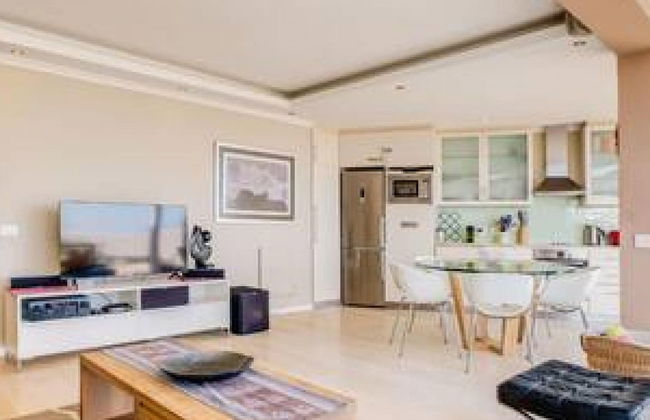 Secure Holiday Apartment w Private Pool Calico - Photo 50