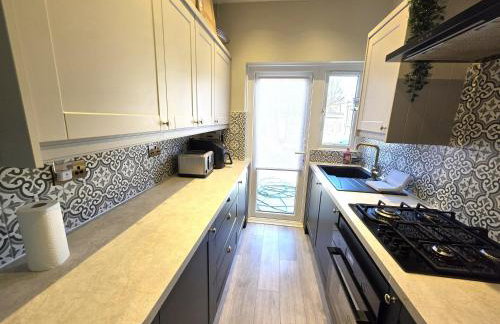 Modern Chic 3-Bed Retreat in Chadwell Heath - Foto 13