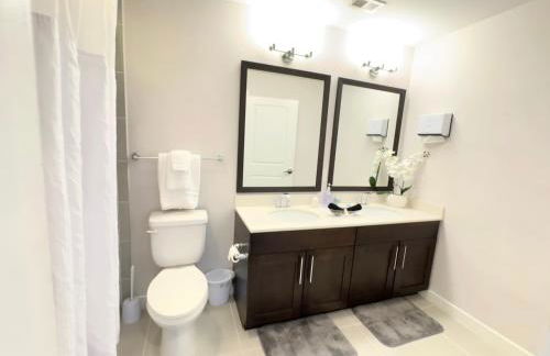 Skyline Retreat Penthouse, Top Floor, Year round Pool, City View! - Foto 16