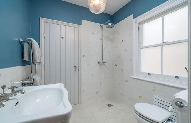 JOIVY Stylish 2-Bed House W/ Private Garden In Hackney - Foto 36