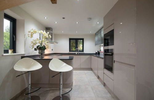 Luxury Coach house next to woodland in Knutsford - Photo 20