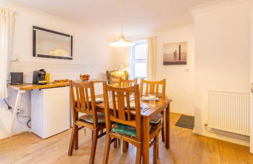 NEW! 2BR House in Leamington Spa by Clarendon Stays , Ideal for Professionals, Free Parking, WiFi, Smart TV! - Foto 6