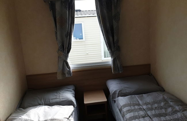 3-bed Caravan in Walton on the Naze - Photo 3