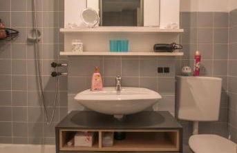 Helle FeWo am Waldrand - mit Balkon, Pool & Sauna - Foto 17