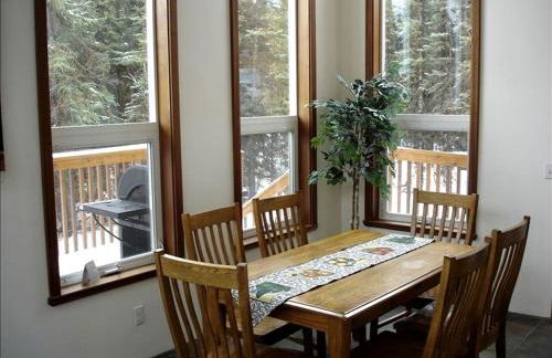 Quiet Tree House-Style Cabin in the Chugach National Forest, Alaska - Foto 7