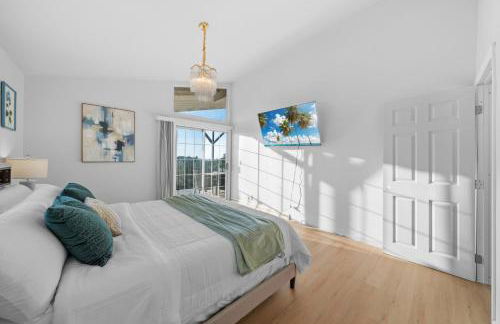 Entire Private Home with 4 Bedrooms 2 Bathrooms, Pool, View, 4 Parking, King Bed, Big Yard, Available Now - Foto 47