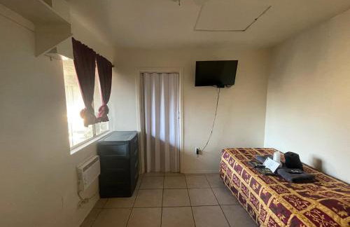 Crown Inn & Suites - Foto 39