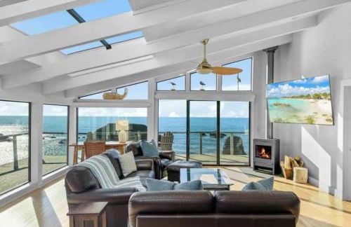 Seaside Elegance Oceanfront Escape with 3 Suites - Foto 8