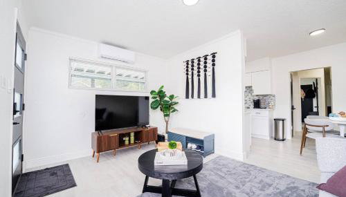 Close to the Action, Peaceful When You Return - Foto 2, Other