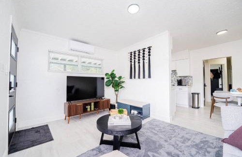 Close to the Action, Peaceful When You Return - Foto 2