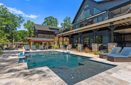 Black Bear & Blue Heron by Avantstay 2 Lakefront Homes, Sleeps 43 Pool, Dock, Theater - Foto 4