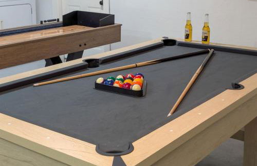 Luxe Getaway w Pool, Games & Fun Vibes - Foto 58