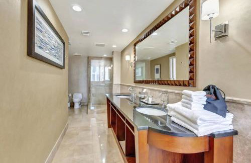 2B Beachfront condo! Pool! Games! 15 mins to PBI! - Foto 30