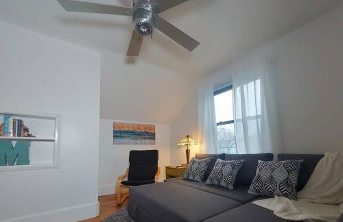 Historic w/deck, king bed & air by Lake Michigan - Foto 17