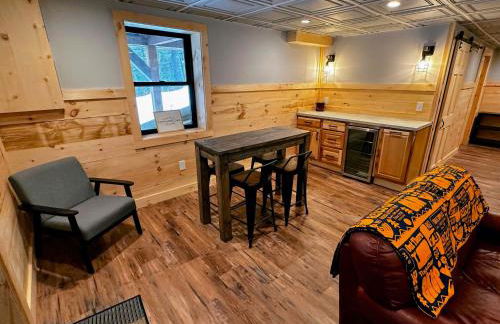 5R Cozy log chalet in fantastic location. Ski, snowshoe, fish, explore! AC, pet friendly! - Photo 16