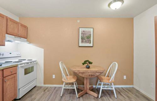 Maple Leaf Manor Suites - Photo 48