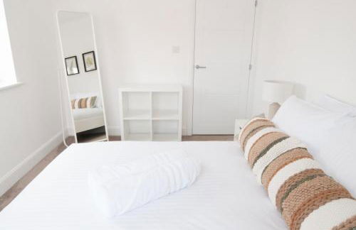 Lysander House - Modern, 4-Bed House, near Alton Towers - Foto 30